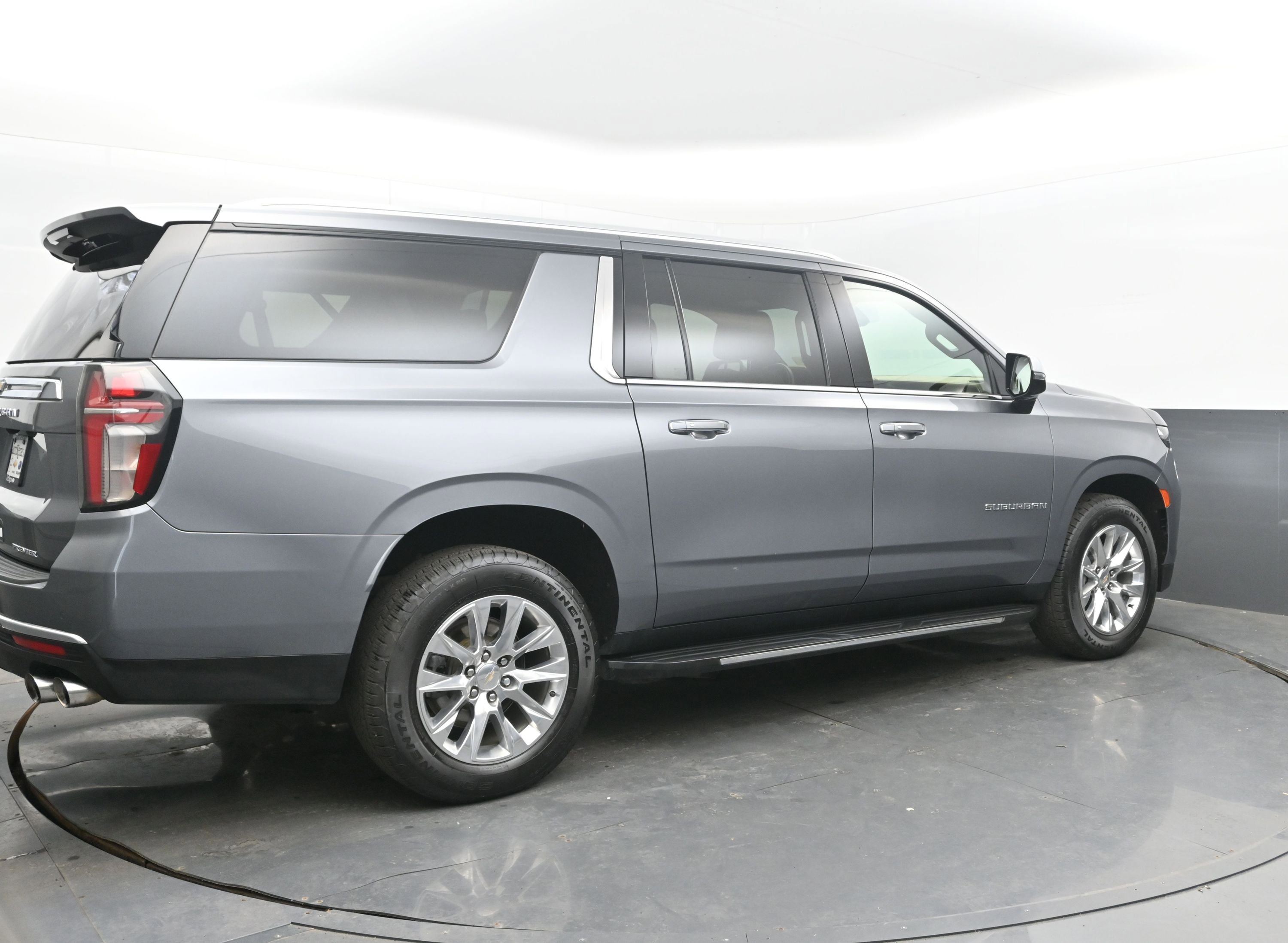 Used 2021 Chevrolet Suburban Premier image 9
