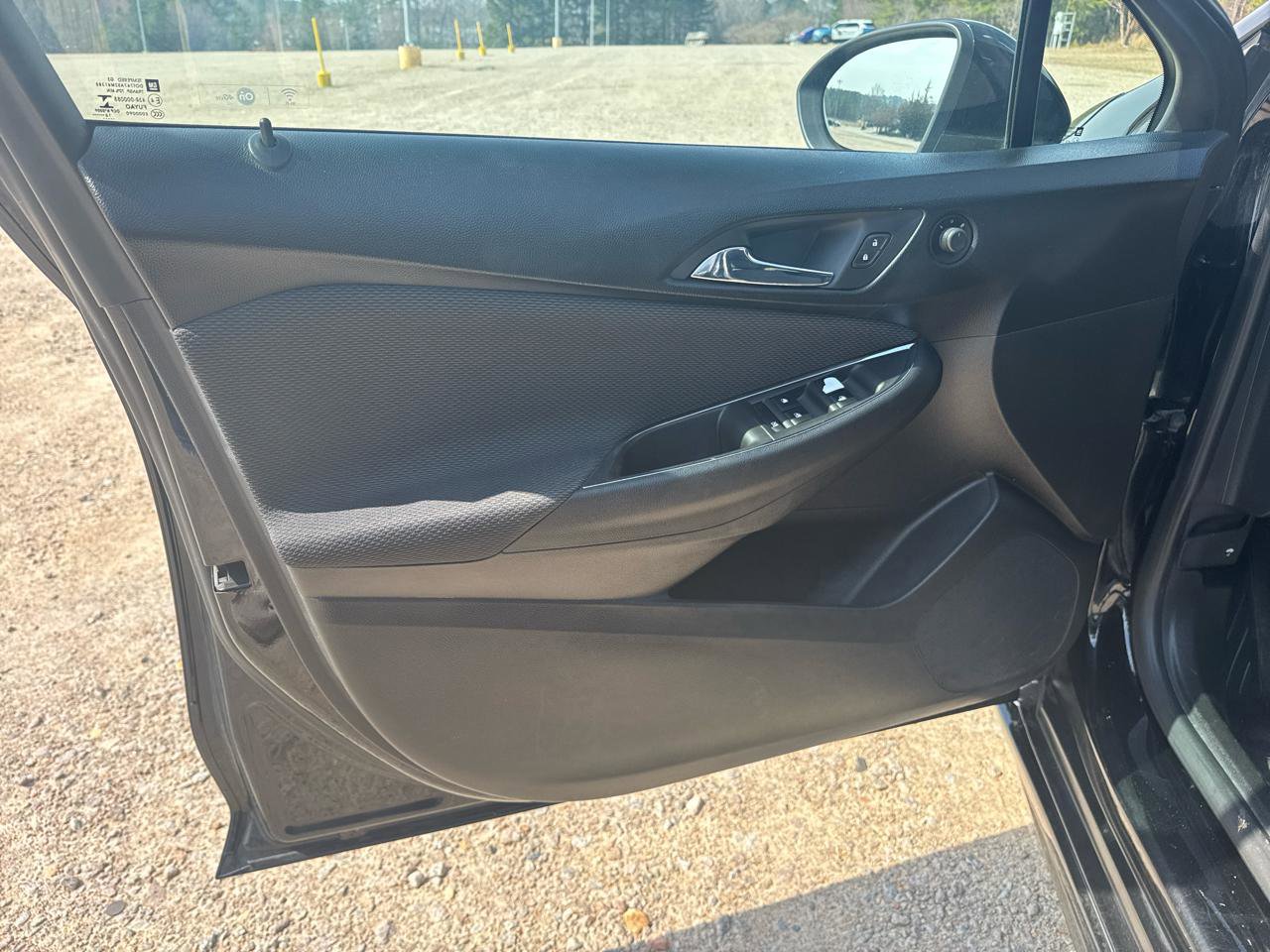 Used 2017 Chevrolet Cruze LT w/ RS Package image 10