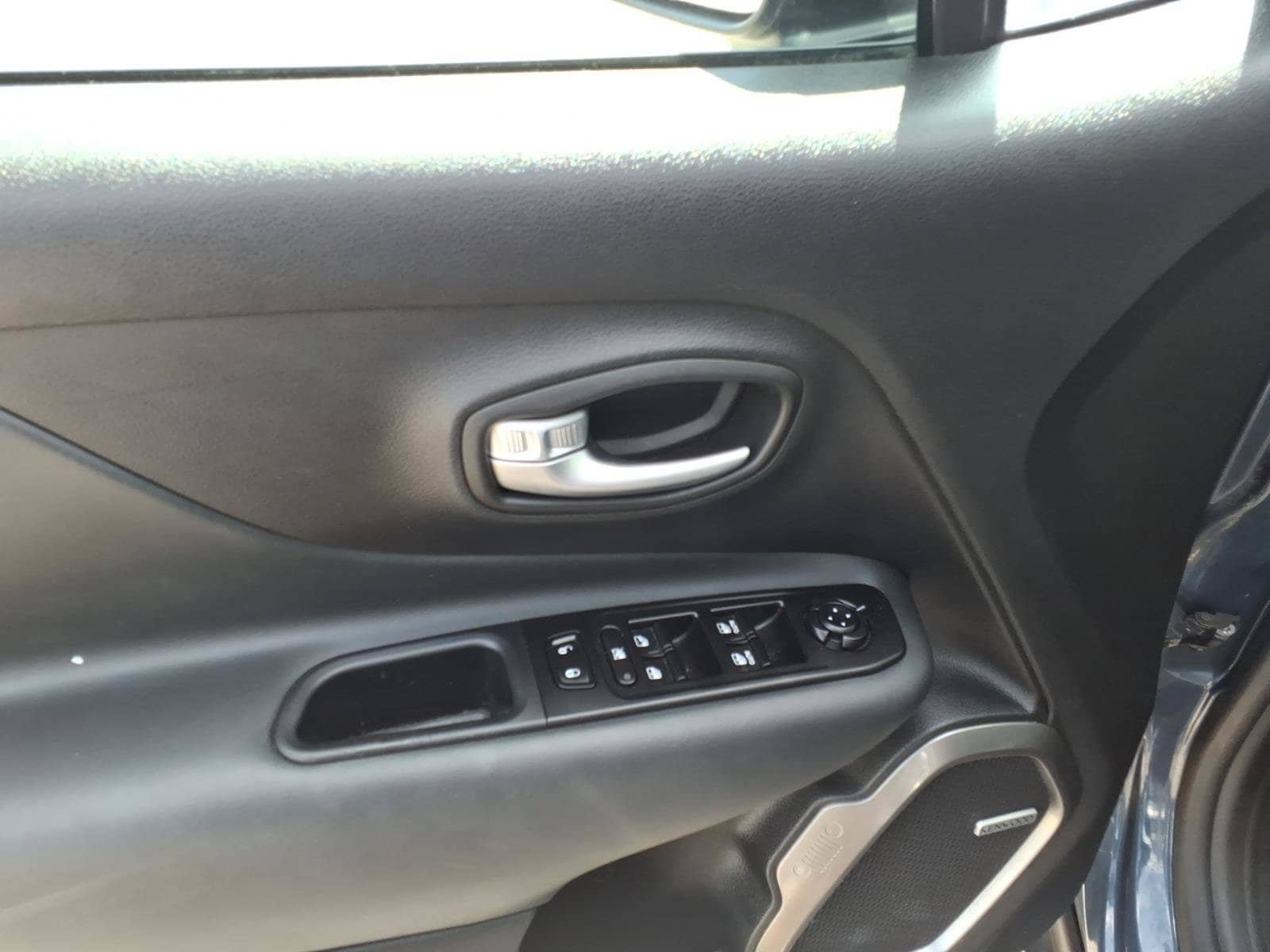 Used 2021 Jeep Renegade Limited w/ Sun & Sound Group AWD/4WD image 15