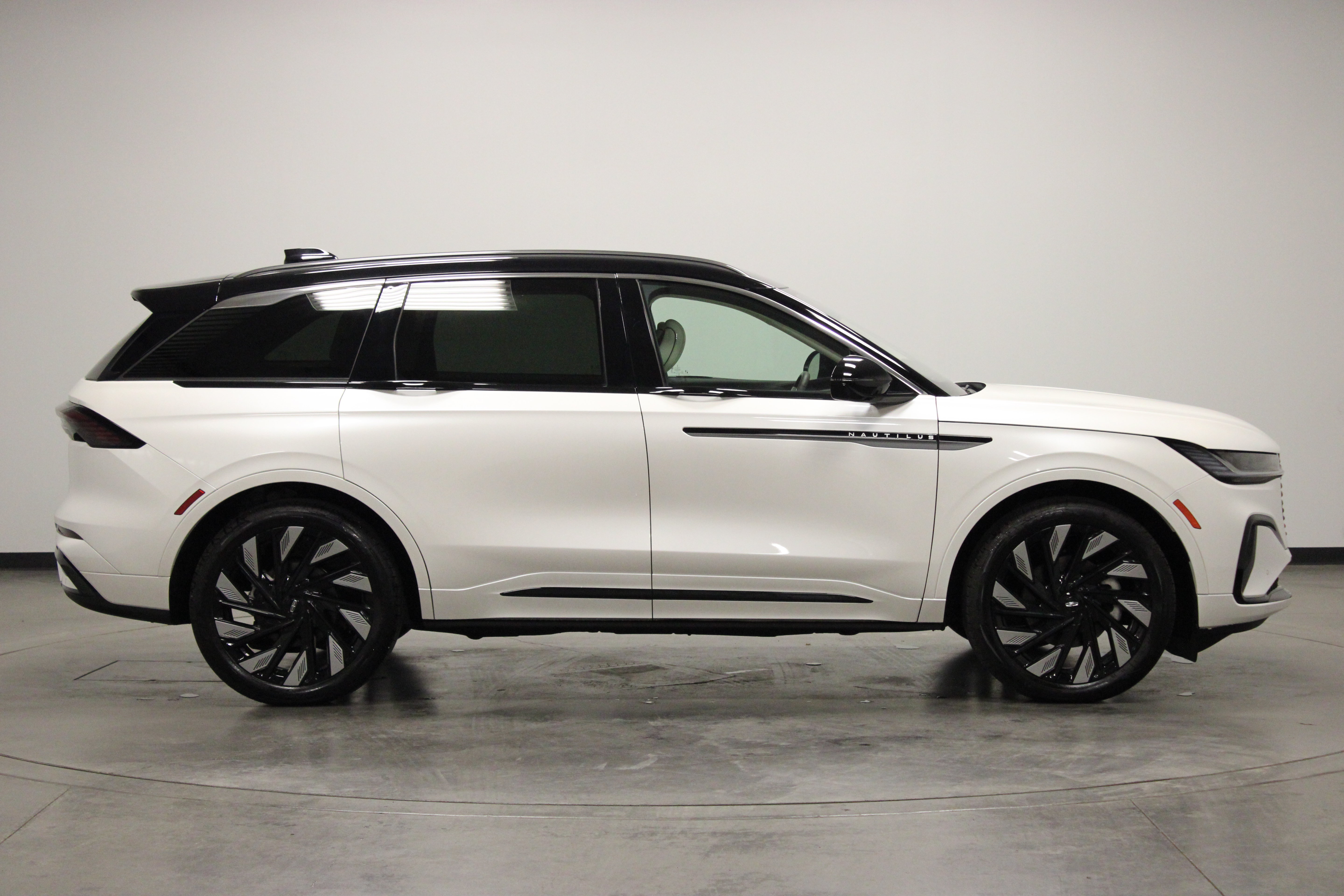 Used 2026 Lincoln Nautilus Black Label AWD/4WD image 9