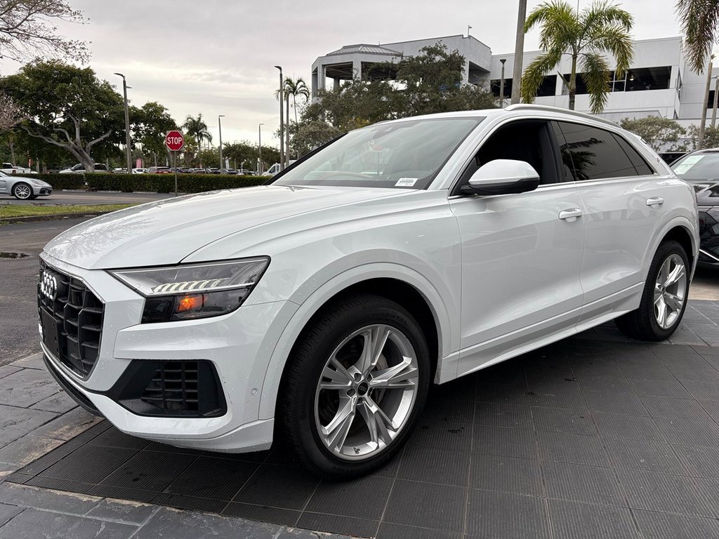 Used 2023 Audi Q8 Premium image 14
