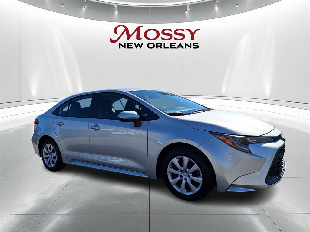 Used 2021 Toyota Corolla LE image 3