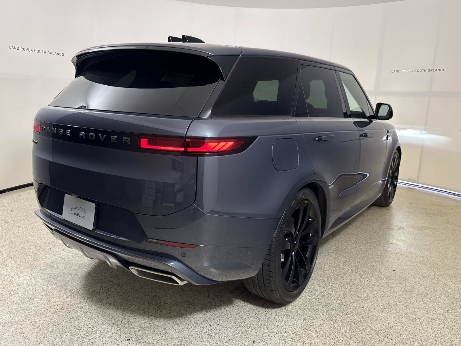 New 2026 Land Rover Range Rover Sport Dynamic SE AWD/4WD image 6