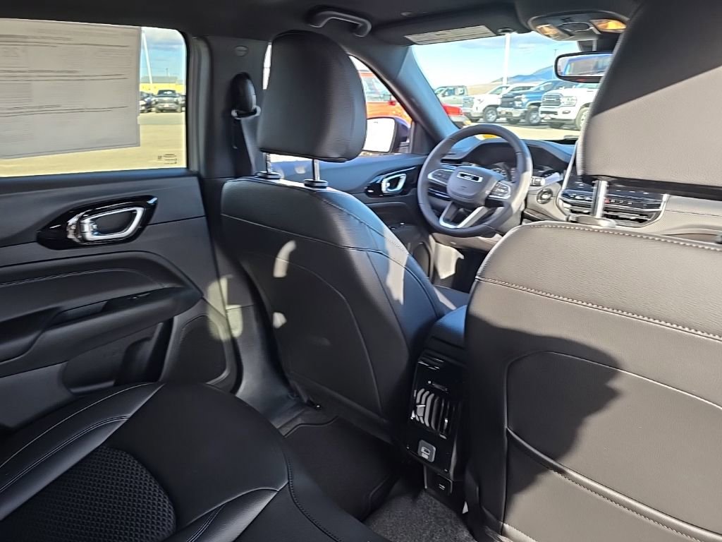New 2026 Jeep Compass Latitude image 13