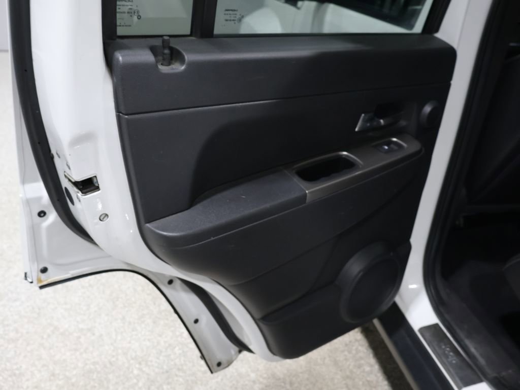 Used 2012 Jeep Liberty Limited w/ Tire & Wheel Group image 20