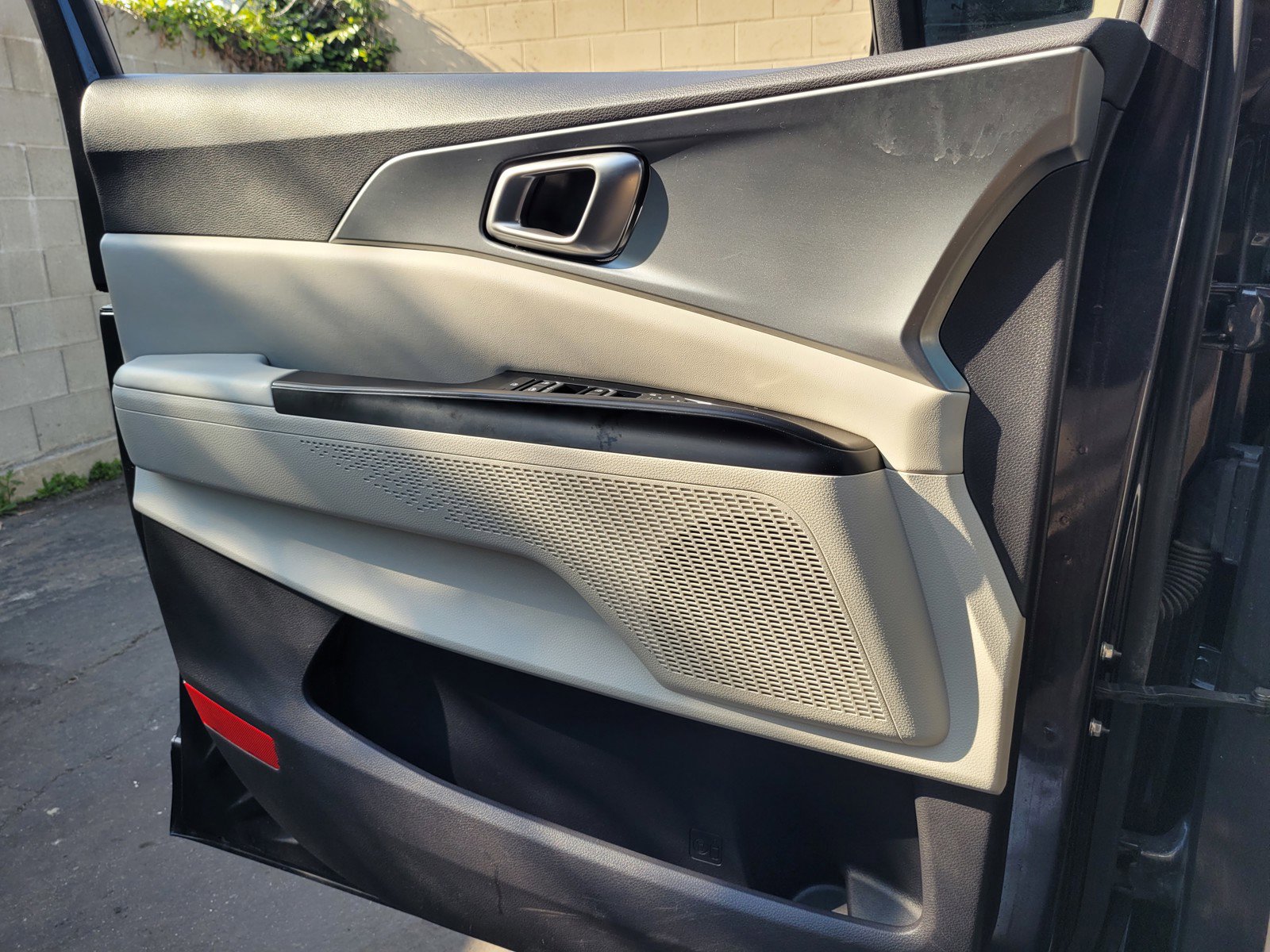 Used 2024 Kia Carnival LX image 25