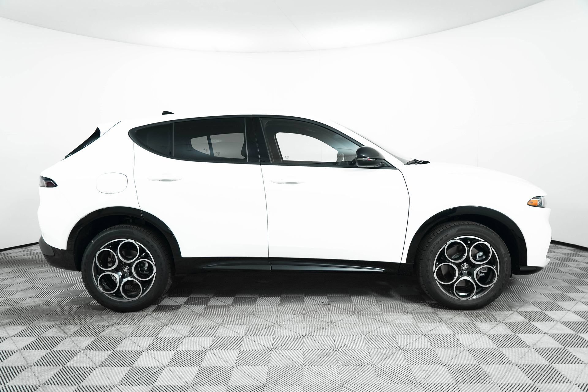 New 2025 Alfa Romeo Tonale AWD/4WD image 8