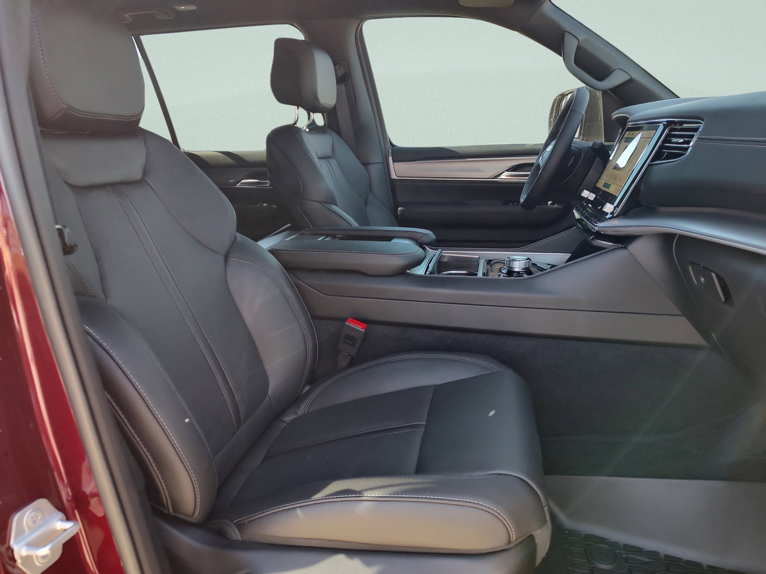 New 2025 Jeep Wagoneer 4WD image 30