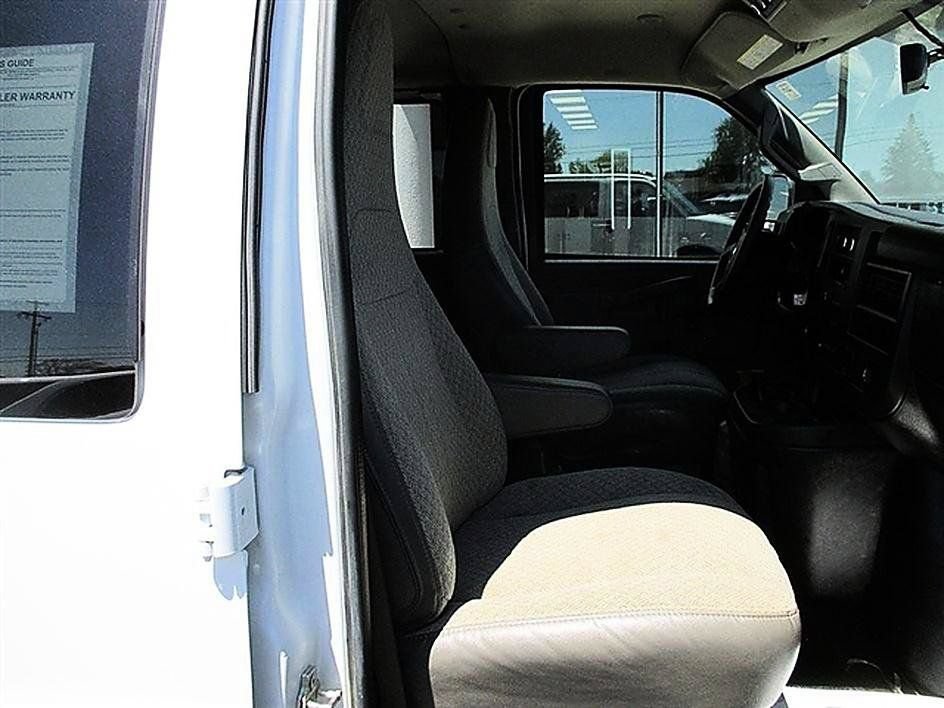 Used 2024 Chevrolet Express 3500 LS RWD image 2