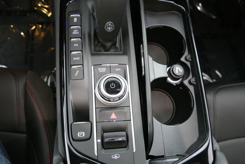 Used 2024 Maserati Levante GT Ultima AWD/4WD image 12