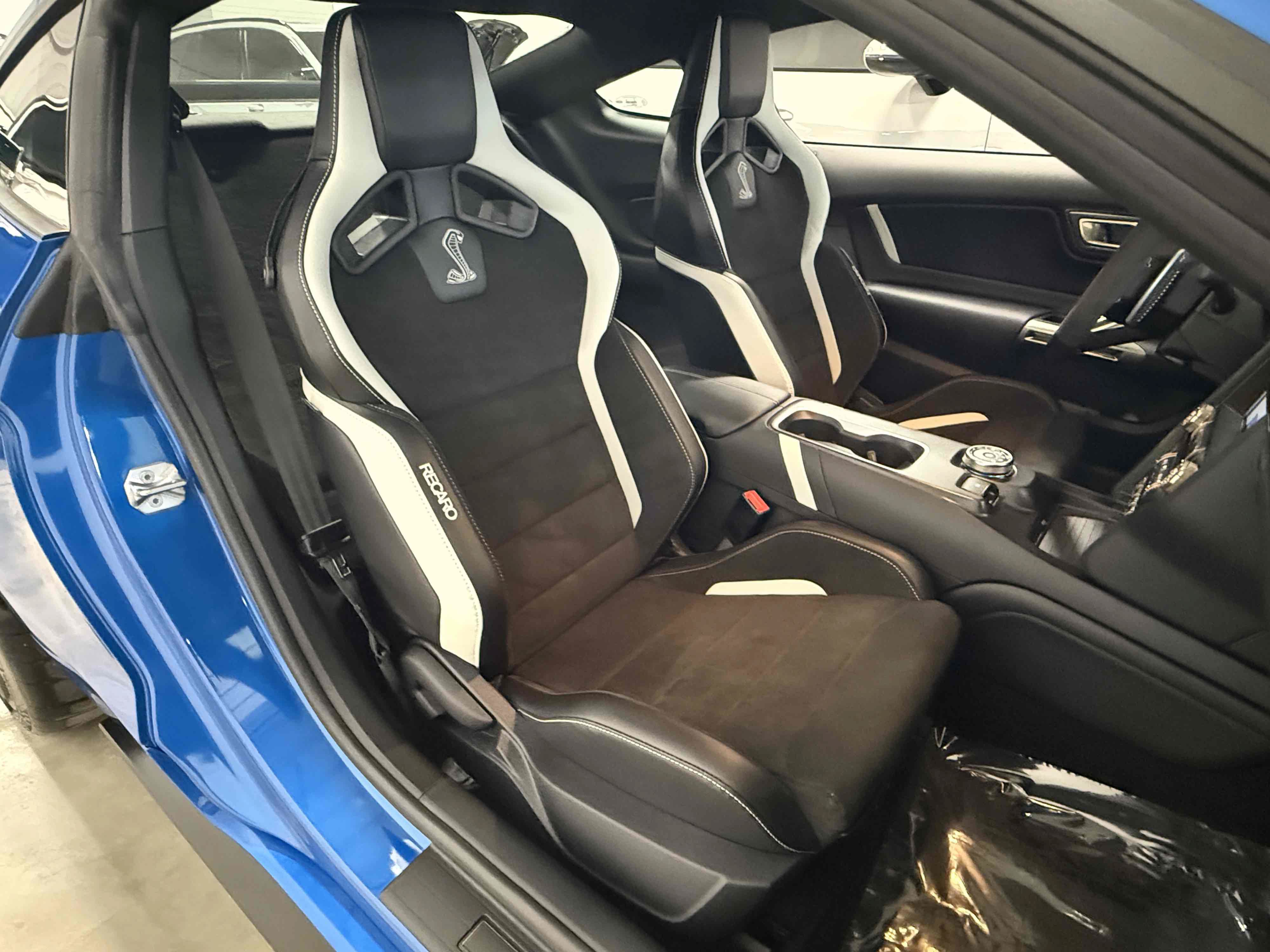 Used 2021 Ford Mustang Shelby GT500 w/ Carbon Fiber Track Pack RWD image 10