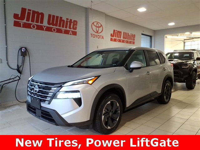 Used 2024 Nissan Rogue SV image 1