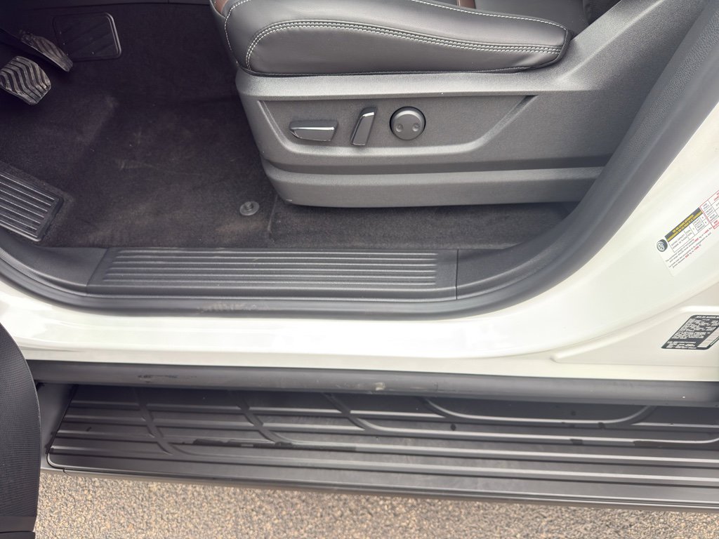 New 2026 Nissan Armada SL w/ Captain's Chari Seat Package image 15