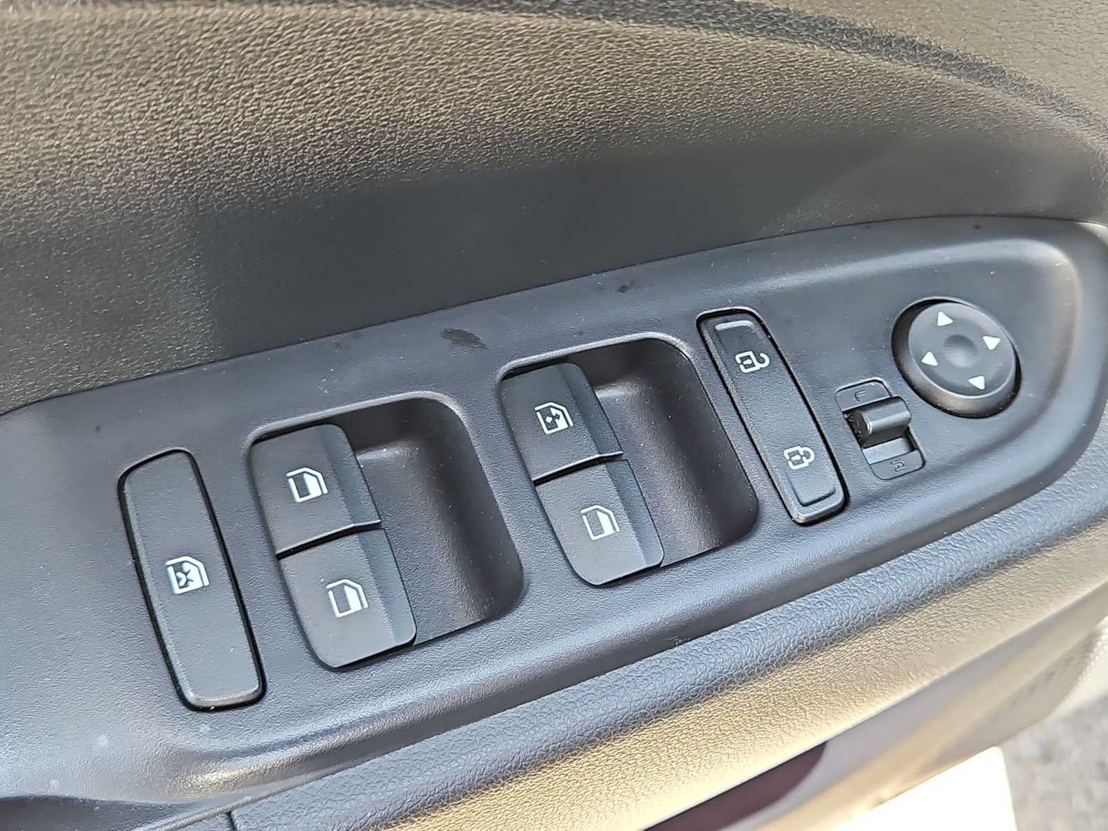 Certified 2024 Hyundai Venue SEL FWD image 17