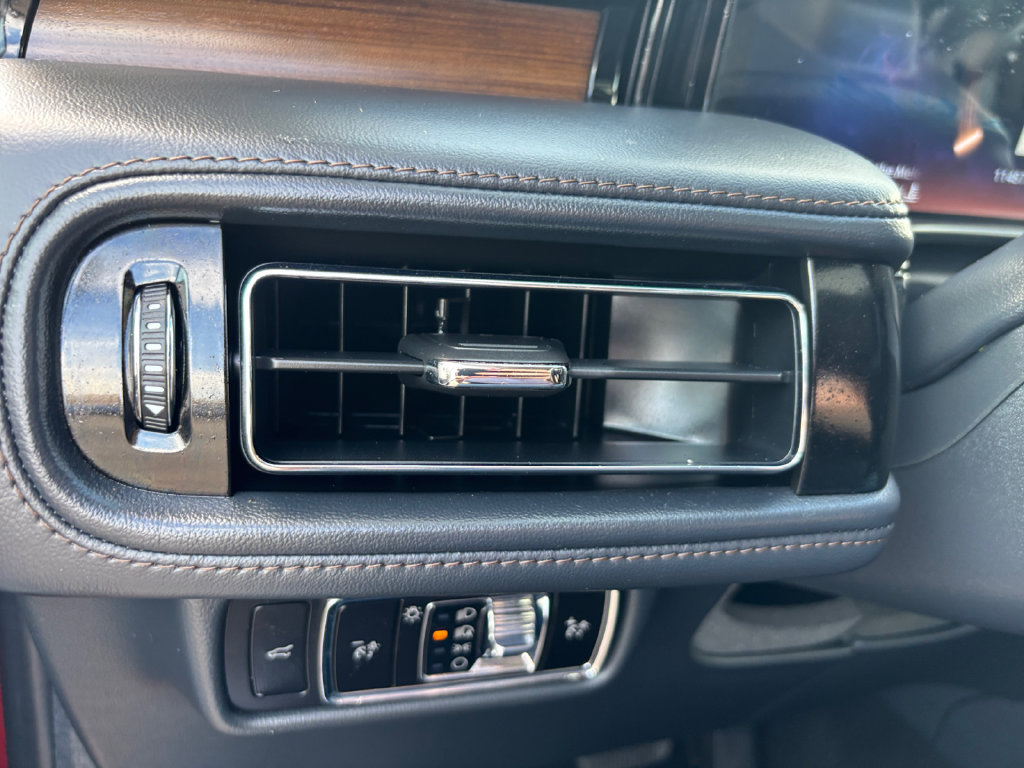 Used 2025 Lincoln Aviator Reserve w/ Equipment Group 201A AWD/4WD image 16