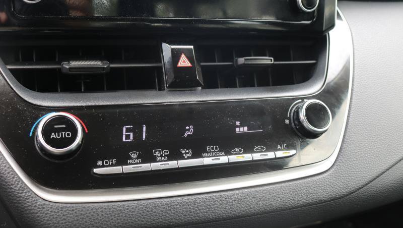 Used 2020 Toyota Corolla LE FWD image 12