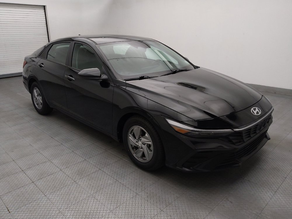 Used 2025 Hyundai Elantra SE FWD image 13