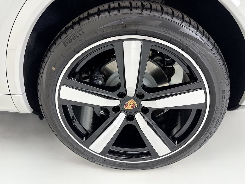 New 2026 Porsche Cayenne Coupe AWD/4WD image 31