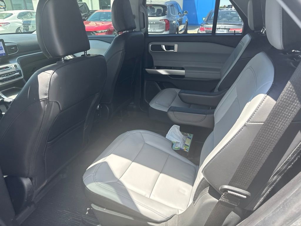 Used 2021 Ford Explorer XLT w/ Equipment Group 202A AWD/4WD image 7
