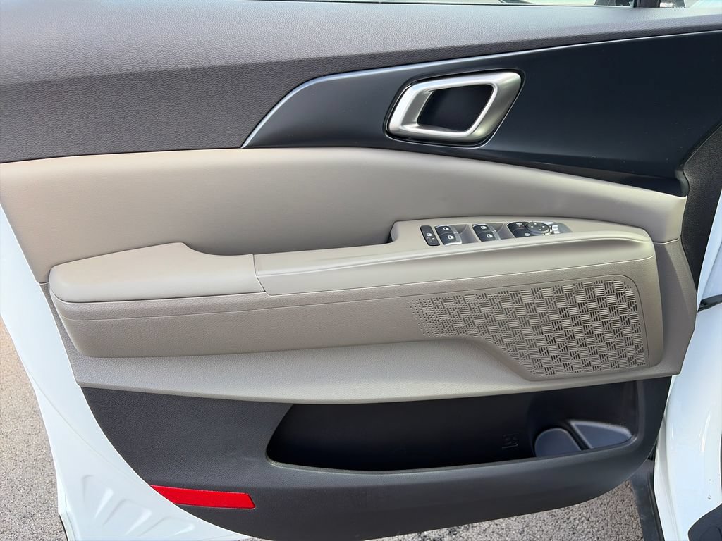 New 2027 Kia Carnival FWD image 16