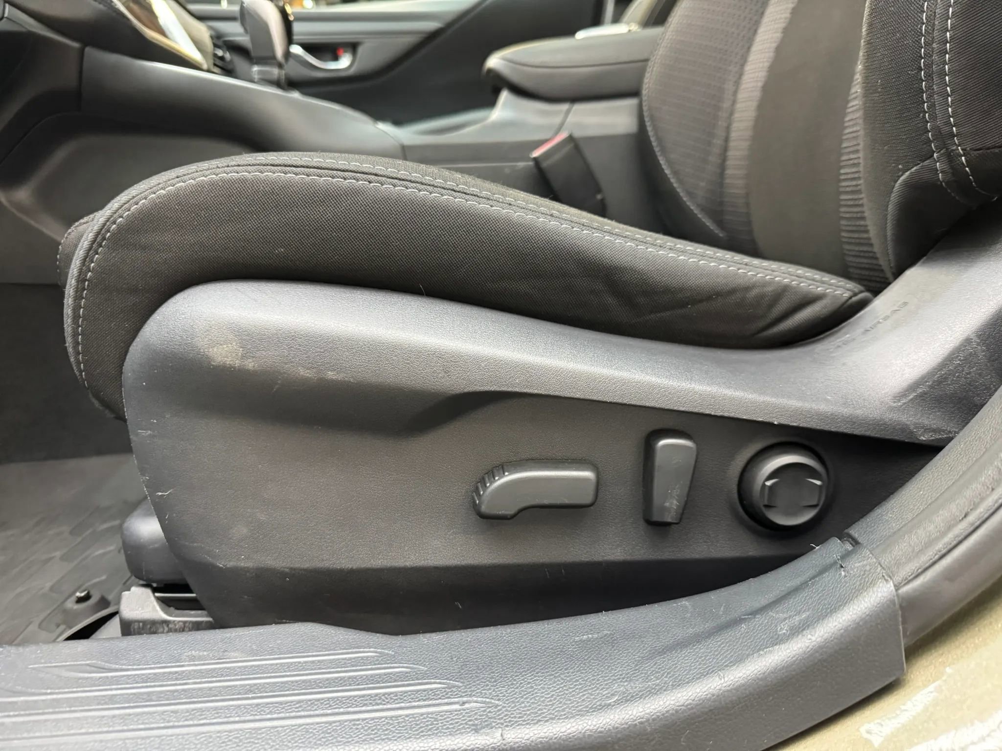 Used 2022 Subaru Outback Premium image 13