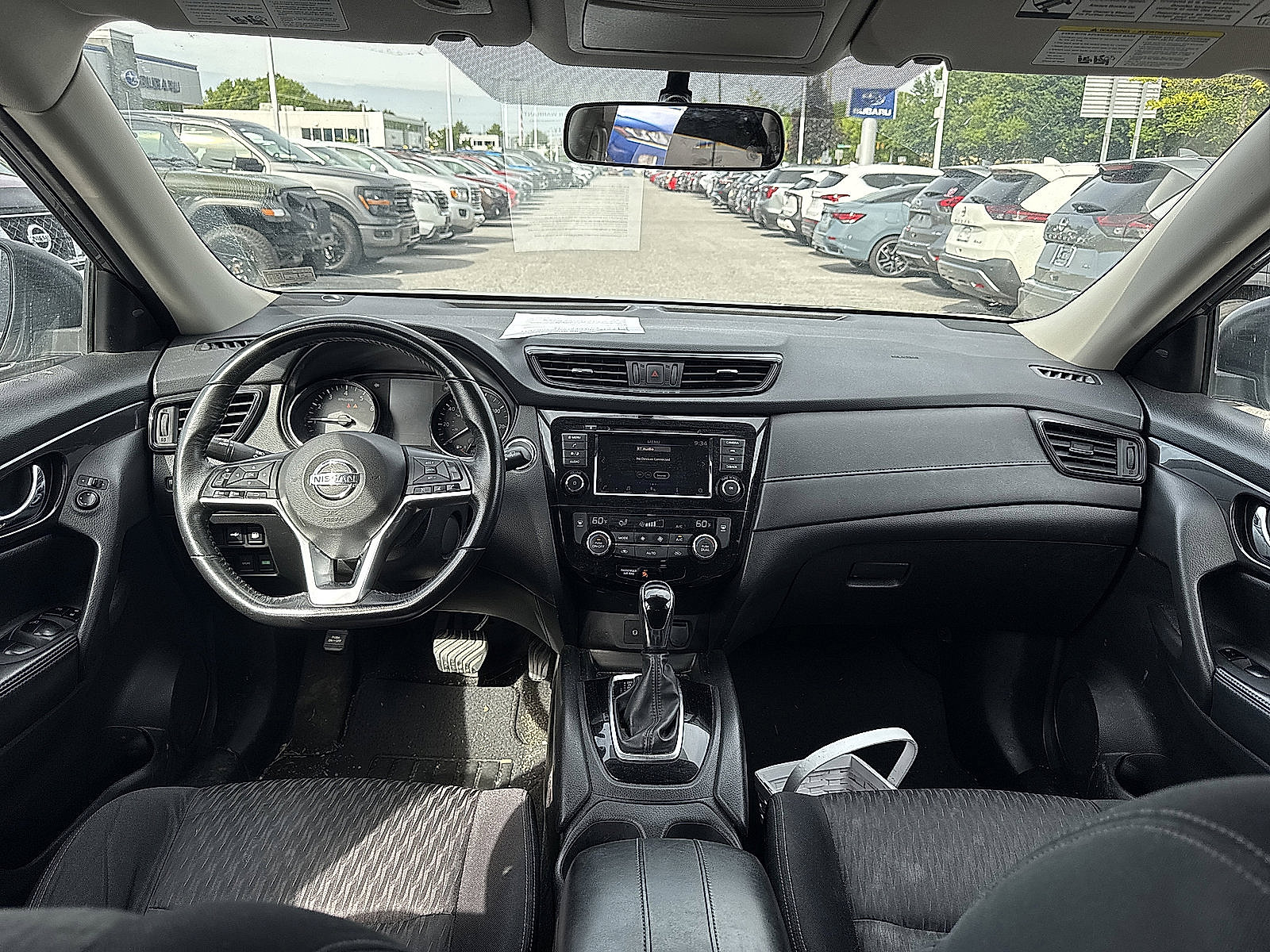 Used 2018 Nissan Rogue SV AWD/4WD image 11