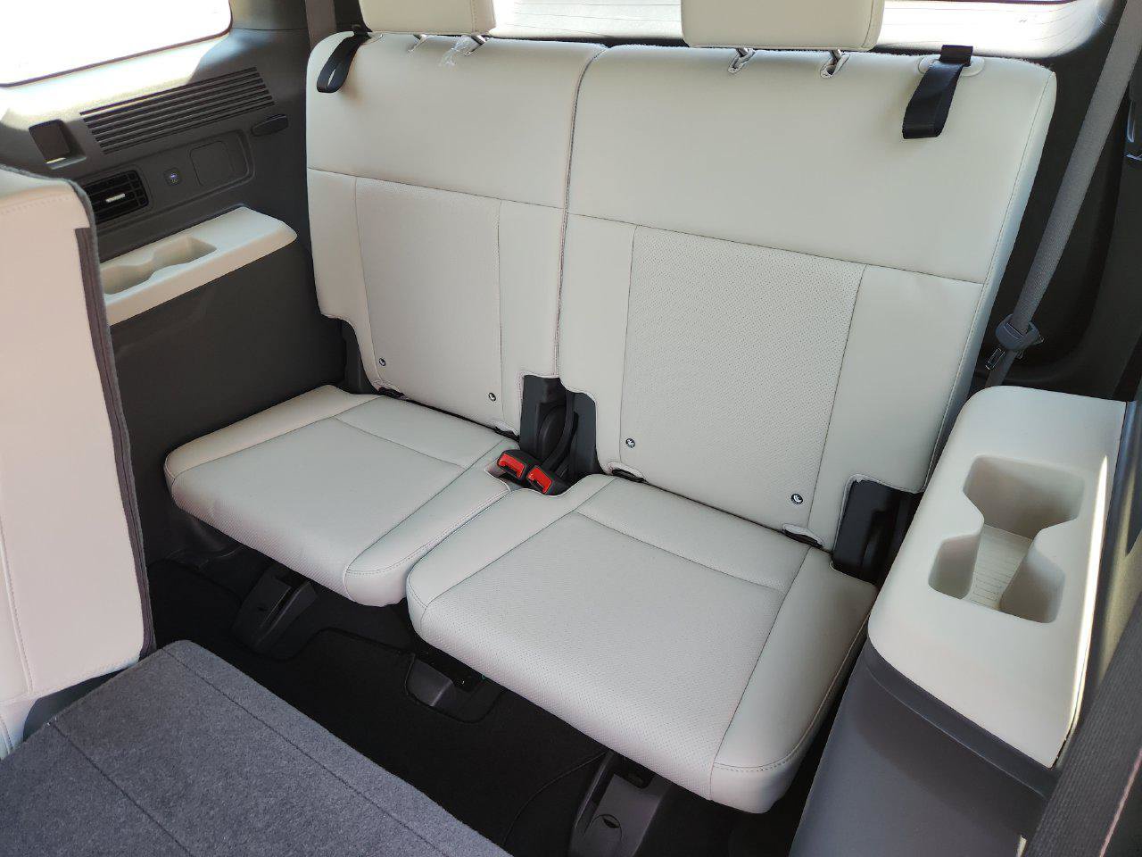 New 2027 Hyundai Santa Fe SEL FWD image 30