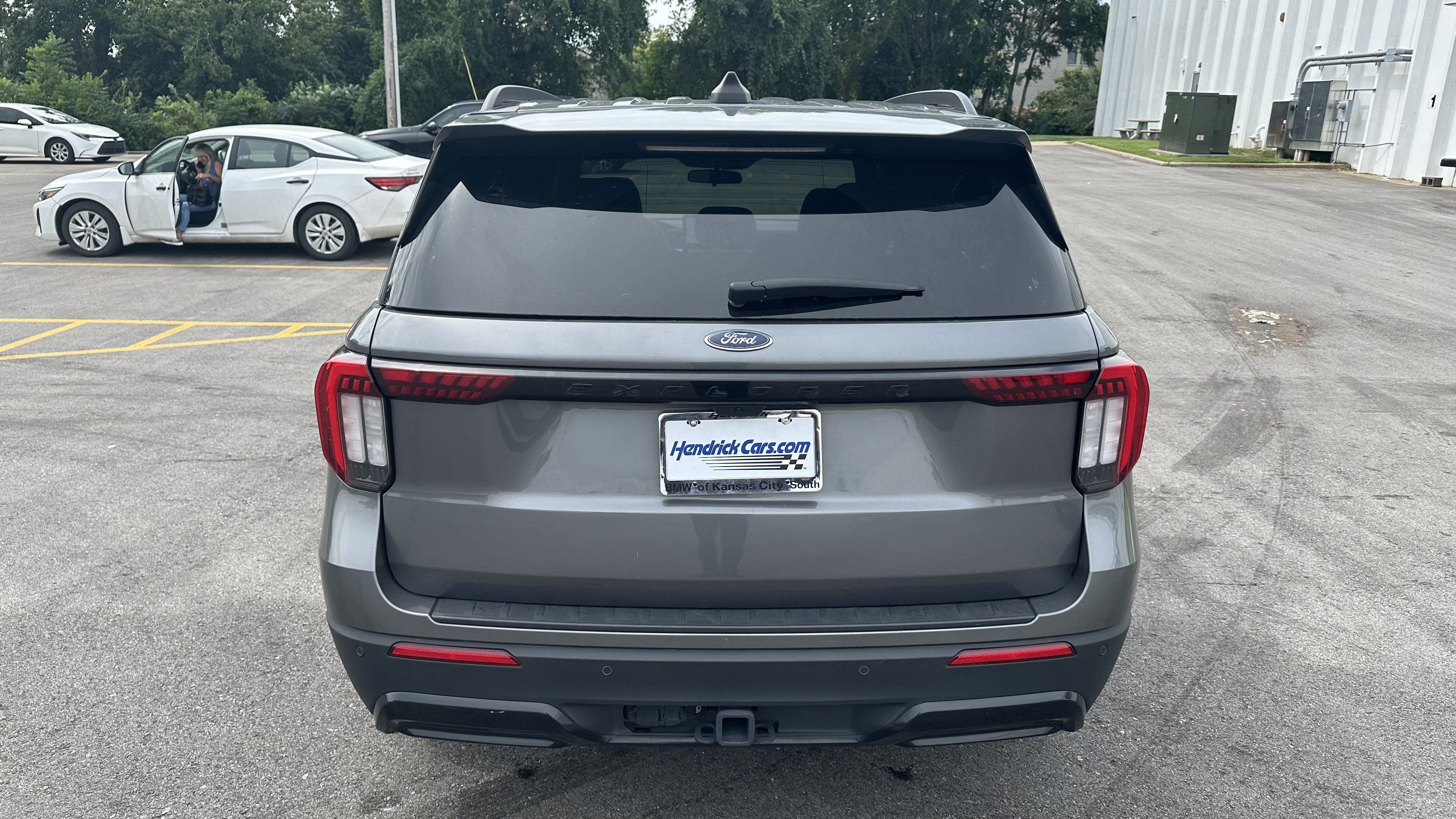 Used 2025 Ford Explorer ST-Line w/ ST-Line Street Pack AWD/4WD image 9