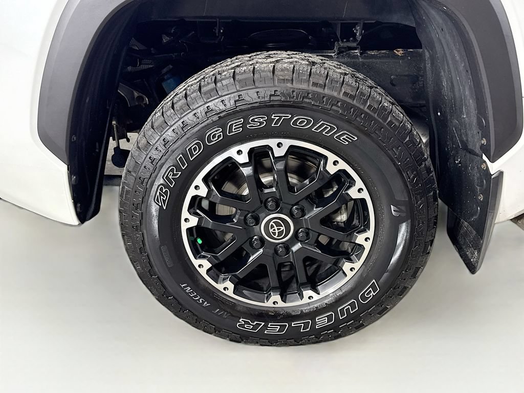 Used 2022 Toyota Tundra Limited AWD/4WD image 32
