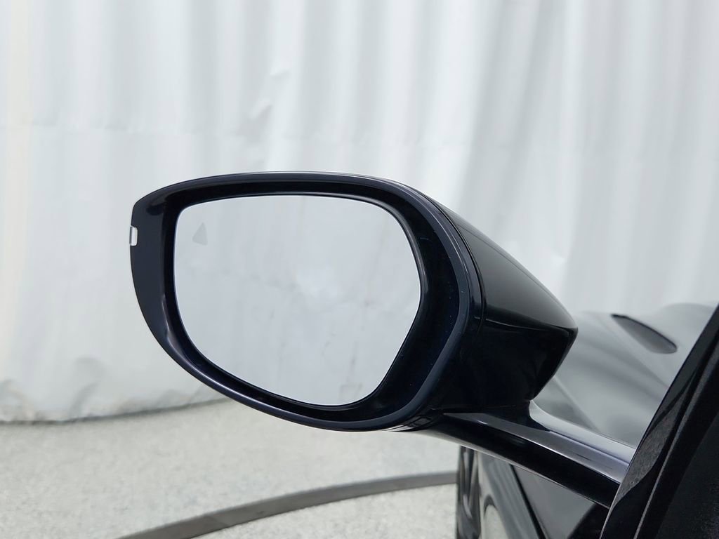 Used 2018 Aston Martin DB11 Coupe image 17