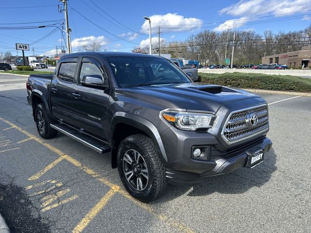 Used 2016 Toyota Tacoma TRD Sport image 2