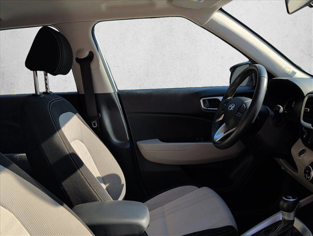 Used 2025 Hyundai Venue SEL FWD image 25