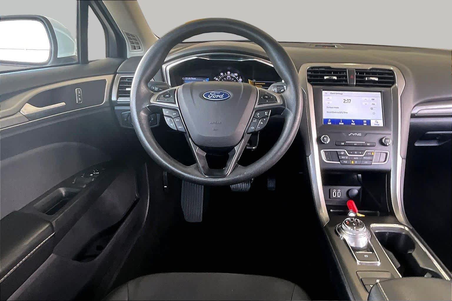 Used 2020 Ford Fusion SE FWD image 6