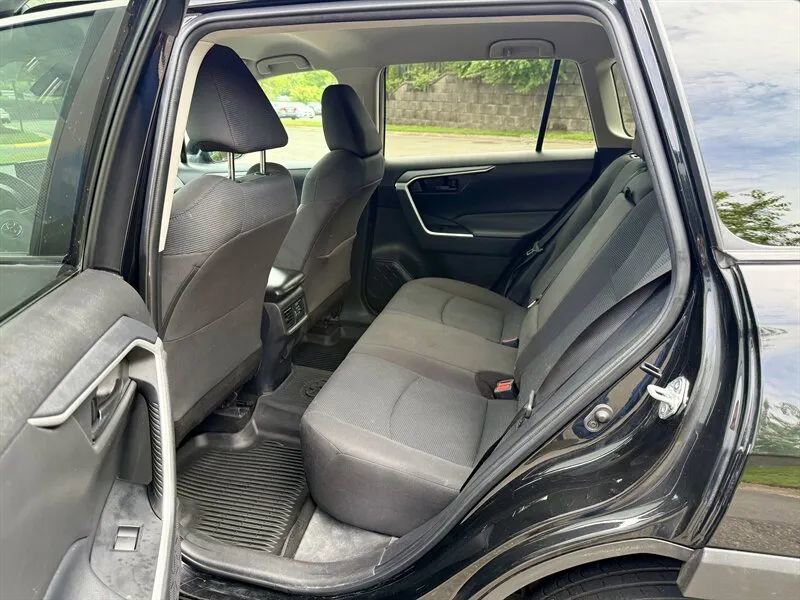 Used 2022 Toyota RAV4 LE image 13