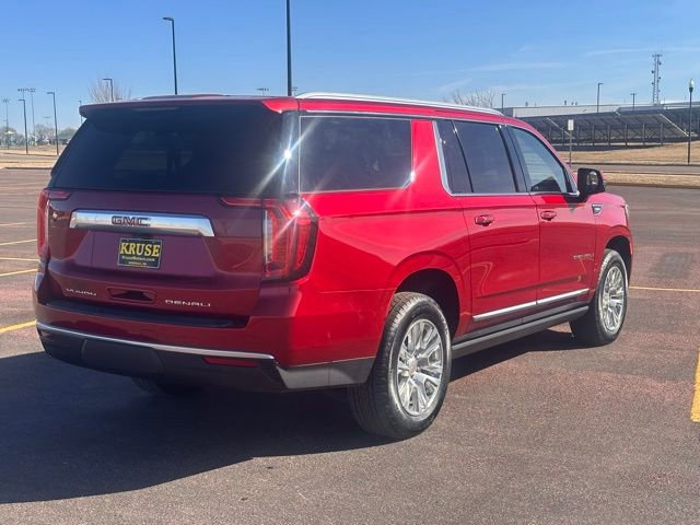 Used 2024 GMC Yukon XL Denali w/ Advanced Technology Package image 3