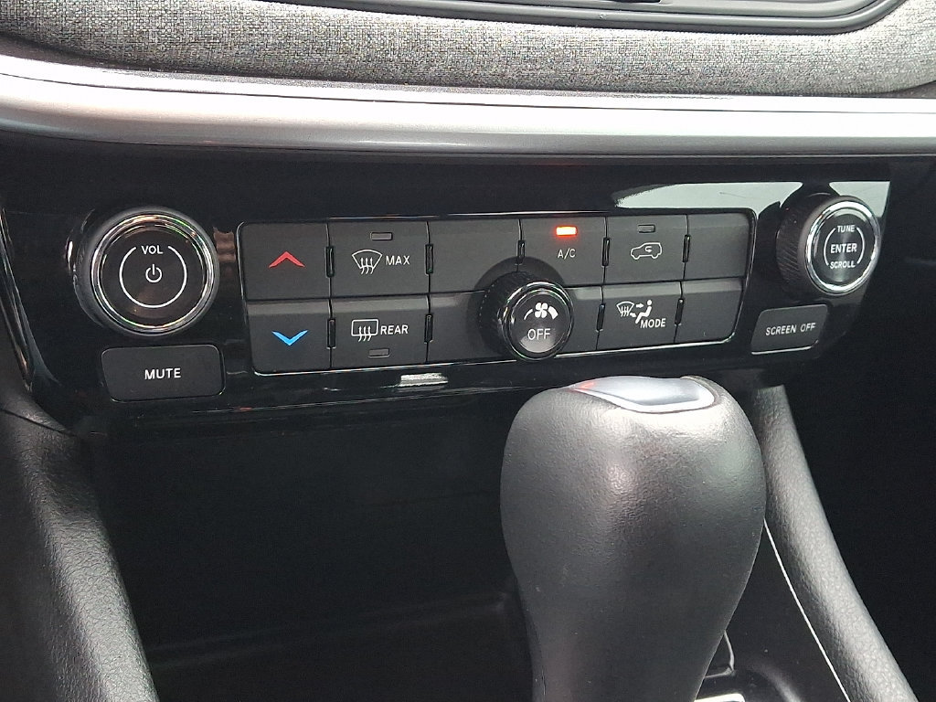 Used 2023 Jeep Compass Latitude AWD/4WD image 15