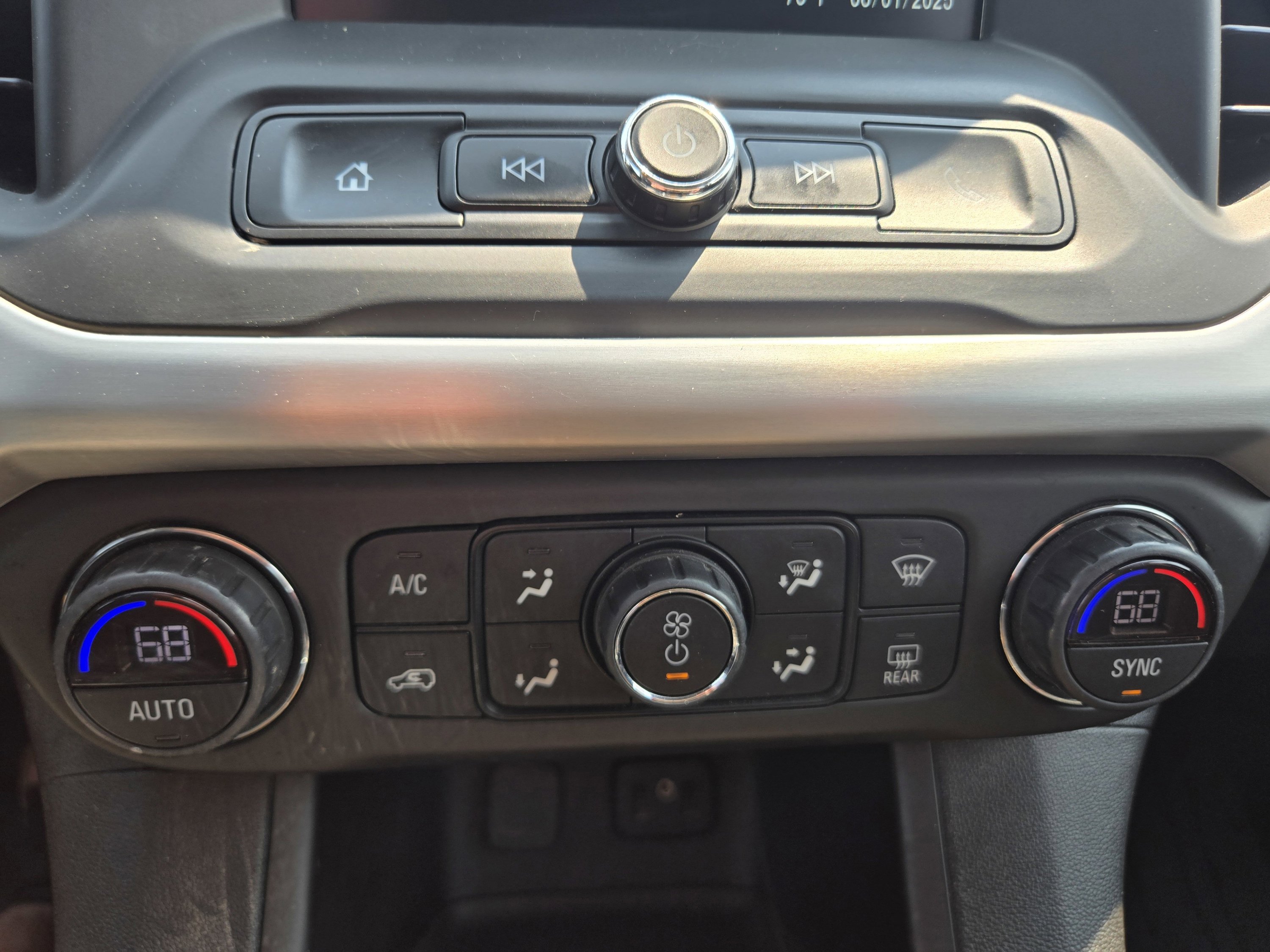 Used 2019 GMC Acadia SLE w/ LPO, Floor Liner Package image 25