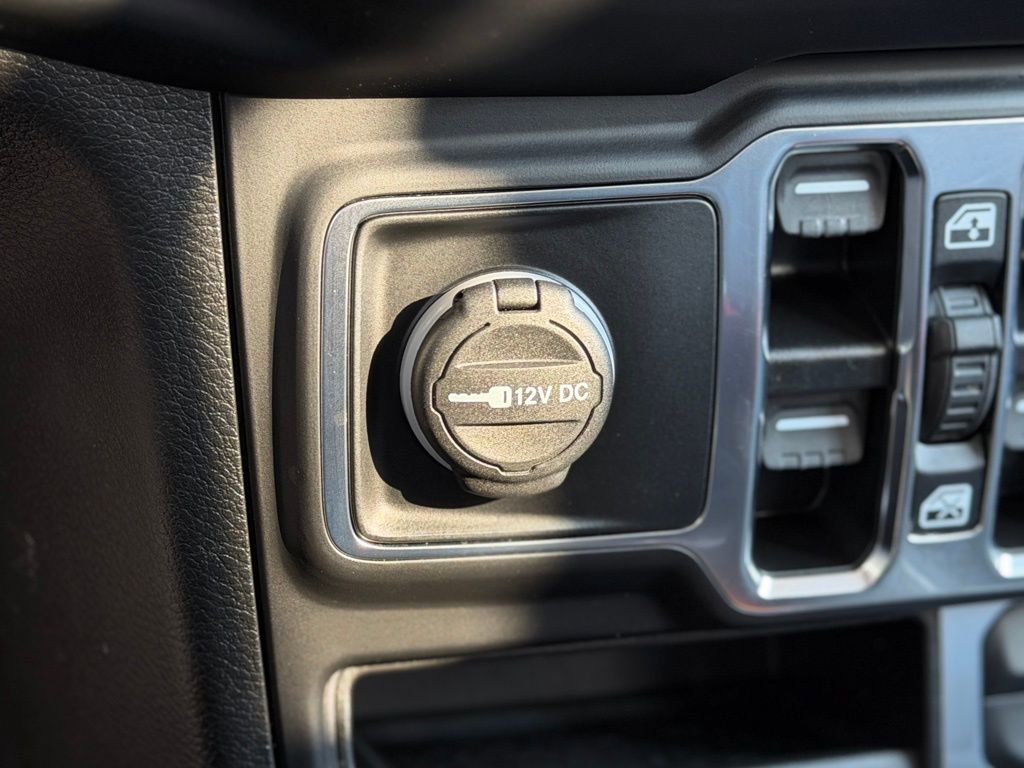 Used 2022 Jeep Wrangler Unlimited Sahara w/ Cold Weather Group image 13