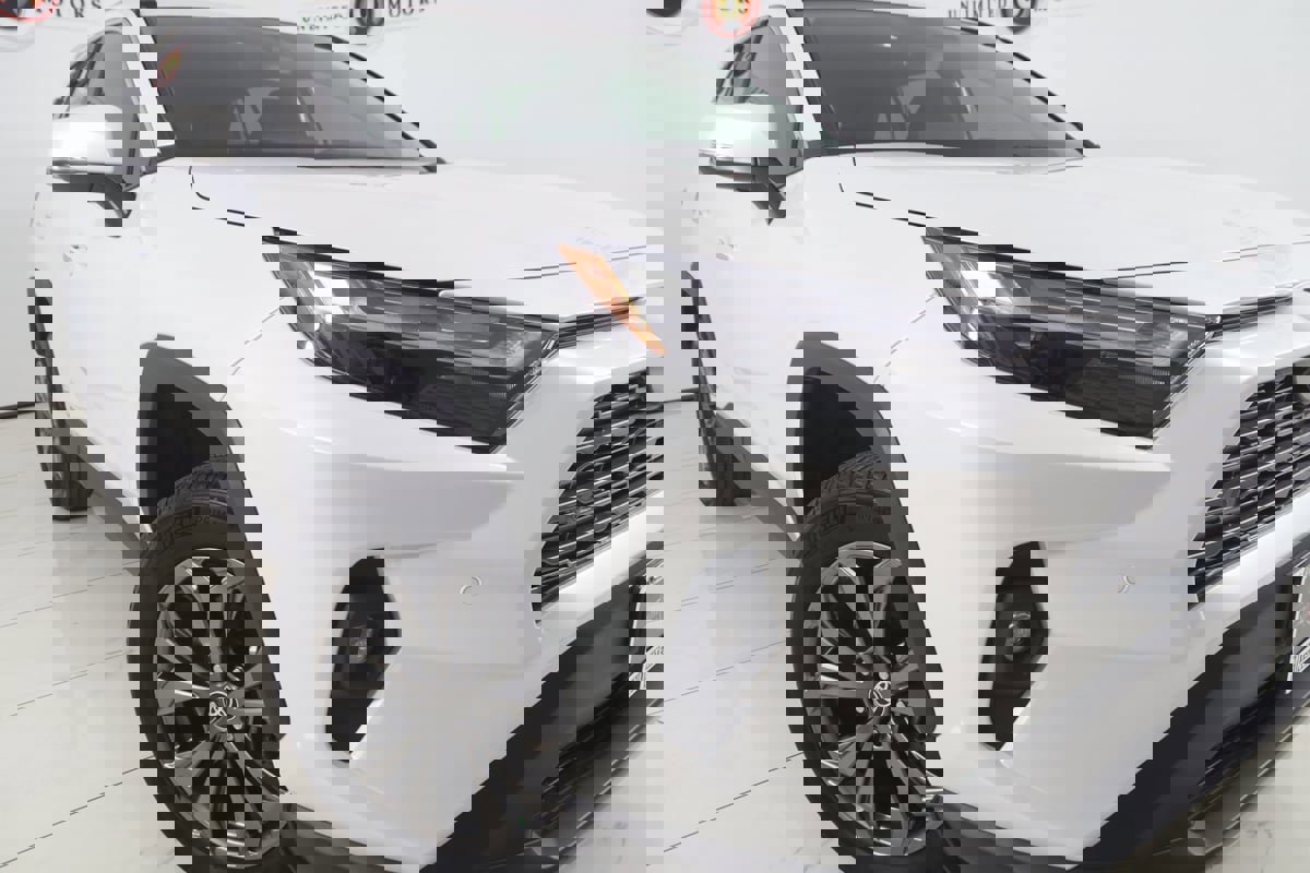 Used 2024 Toyota RAV4 Limited image 17