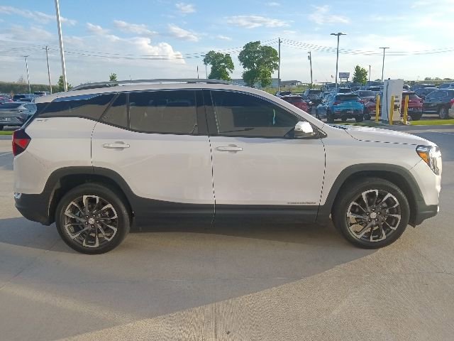 Used 2022 GMC Terrain SLT AWD/4WD image 2