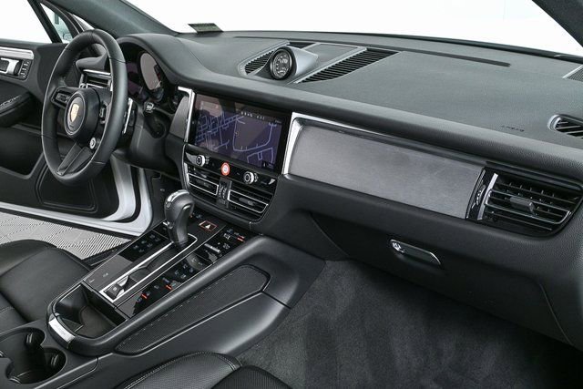 Certified 2026 Porsche Macan AWD/4WD image 22