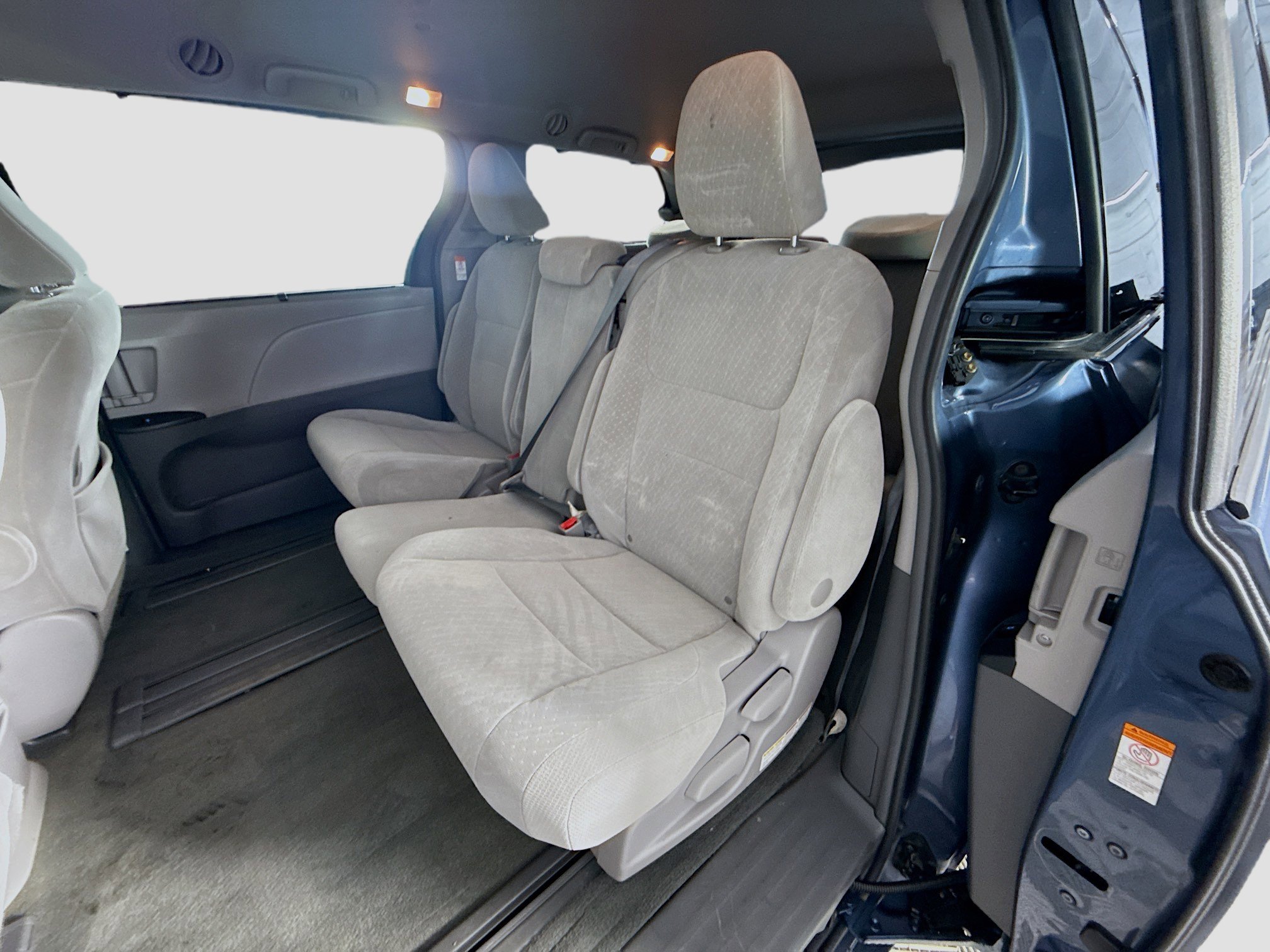 Used 2017 Toyota Sienna LE image 24