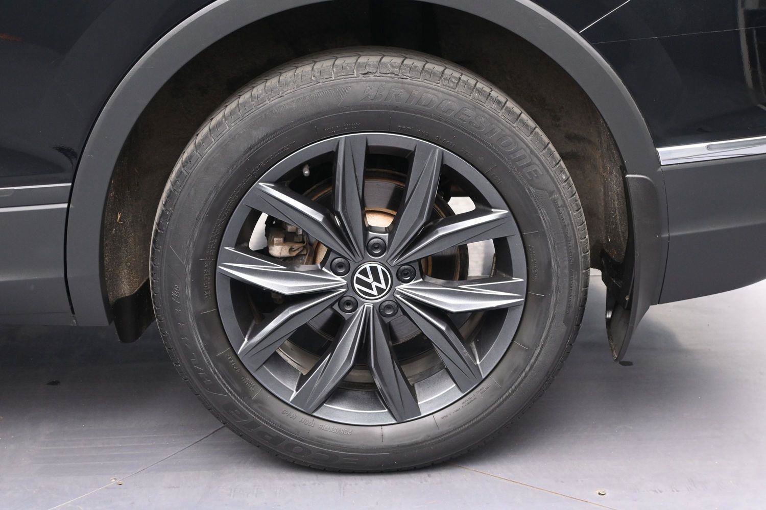 Used 2022 Volkswagen Tiguan SE w/ Panoramic Sunroof Package AWD/4WD image 10