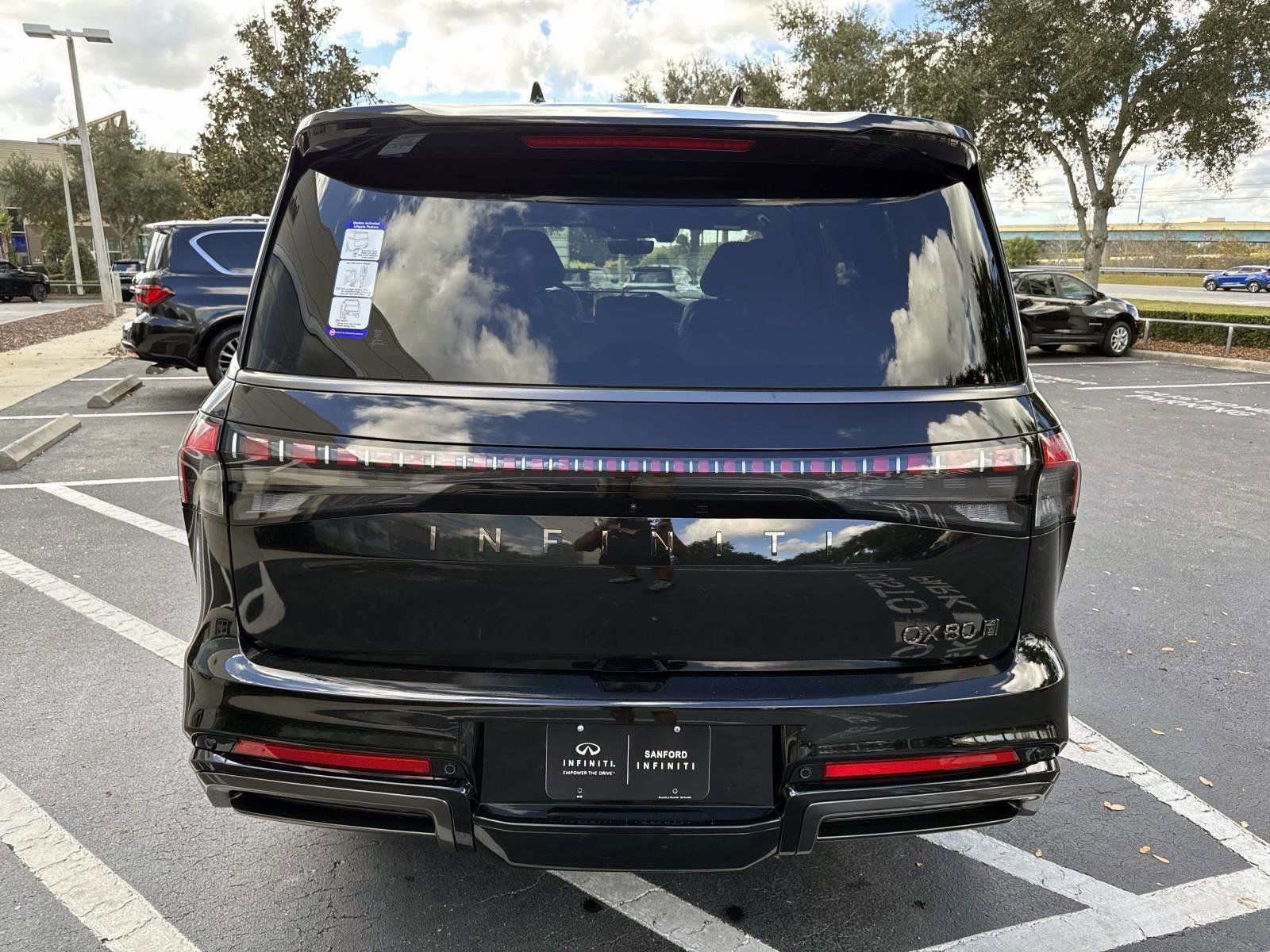New 2026 INFINITI QX80 Autograph w/ Premium Cargo Package image 3