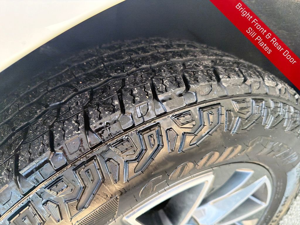 Used 2024 Chevrolet Tahoe Z71 w/ Z71 Off-Road Package AWD/4WD image 31