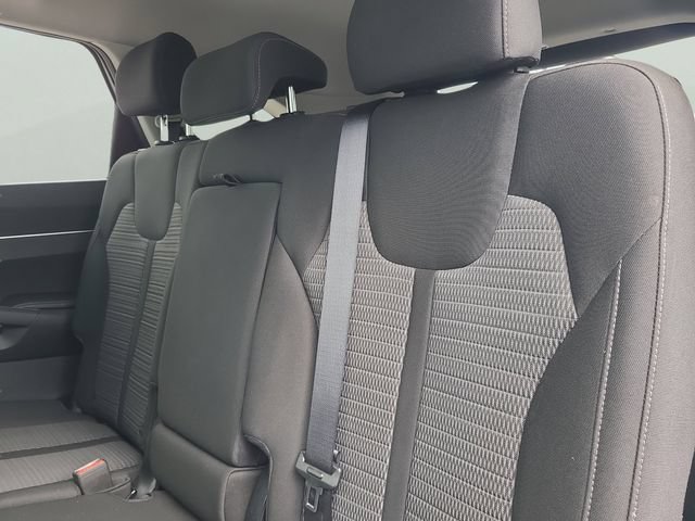 Used 2023 Kia Sorento LX FWD image 9