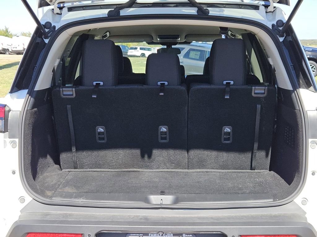 Used 2024 Nissan Pathfinder SV image 21