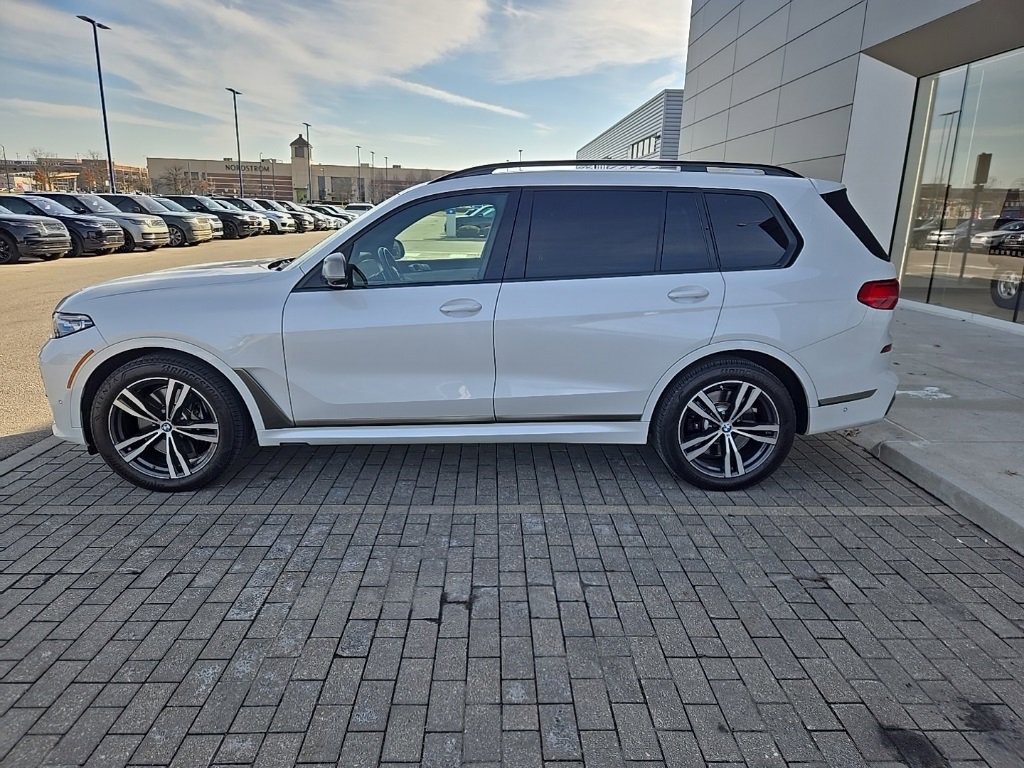 Used 2022 BMW X7 M50i image 8