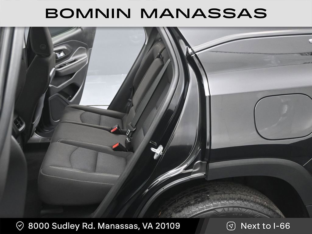 Used 2023 GMC Terrain SLE w/ Driver Convenience Package image 12