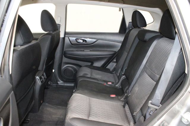 Used 2020 Nissan Rogue SV FWD image 11